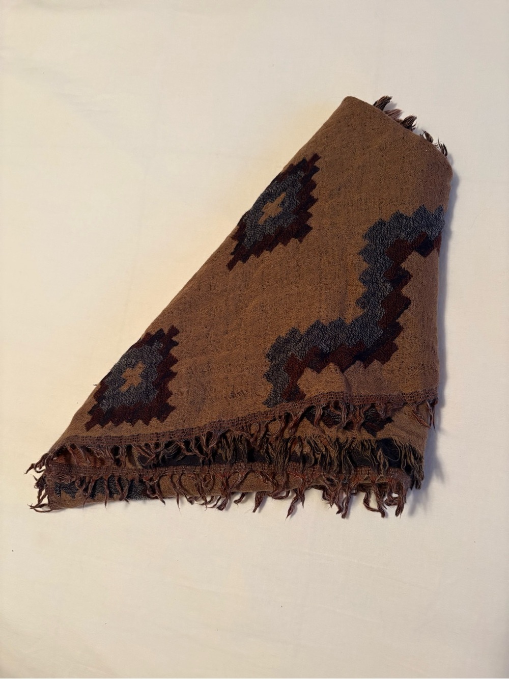 Aritzia Wilfred Diamond Blanket Scarf 100% Wool - Picture 5 of 5